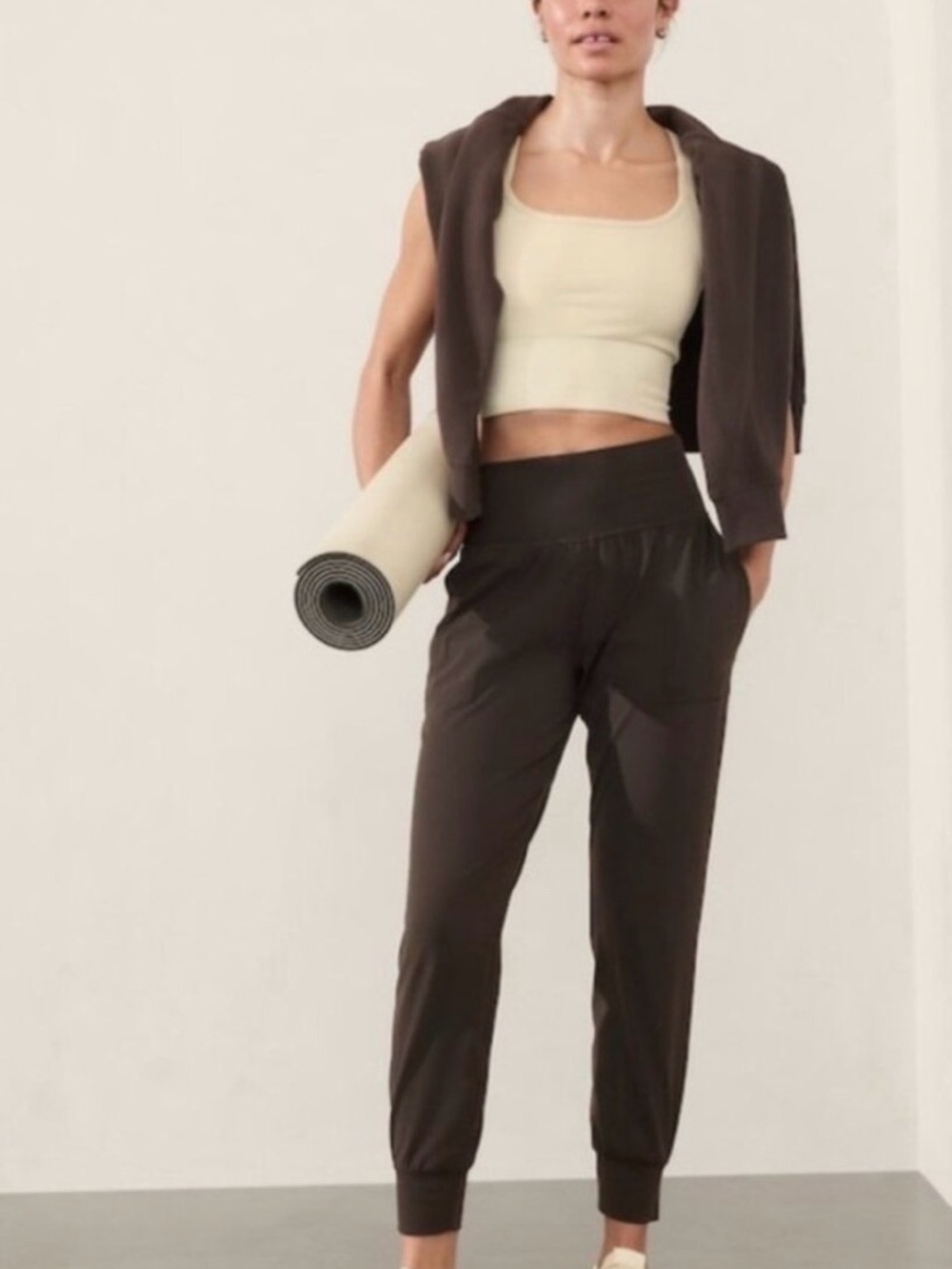 Salutation High Rise Jogger size XXS in Truffle